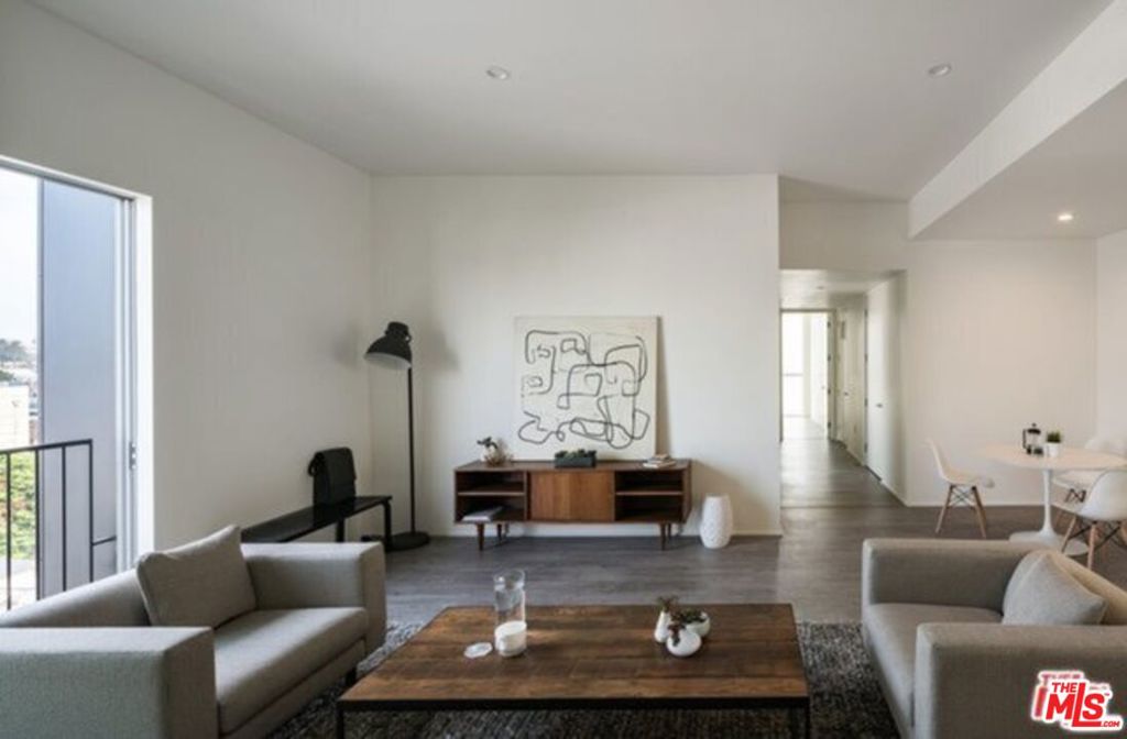 Residential Lease for rent at 1038 S Mariposa Avenue 308, Los Angeles, Los Angeles County CA featuring 1 bed and 1 bath