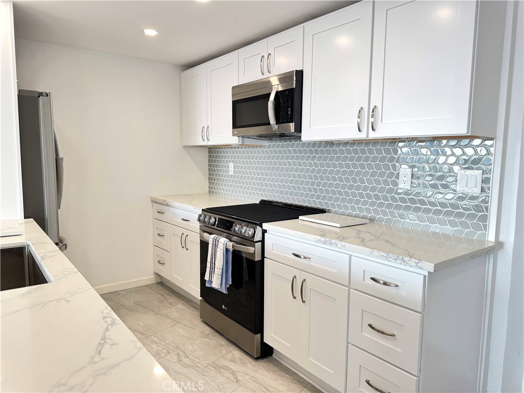 Residential for sale at 700 E Ocean Boulevard 2801, Long Beach CA featuring 2 beds and 2 baths