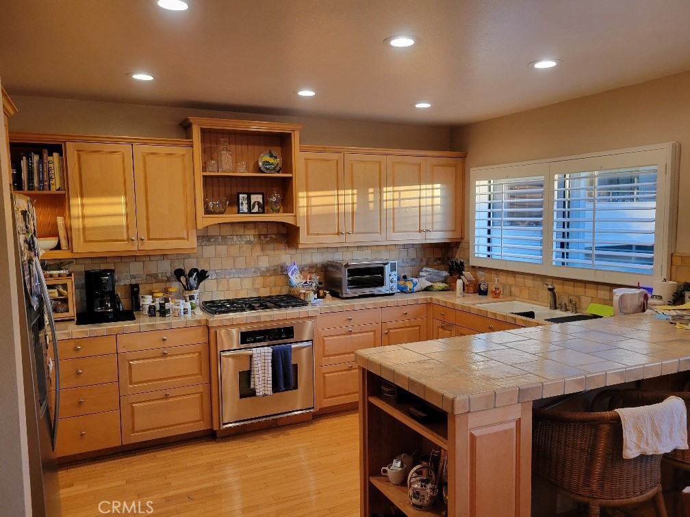 Residential Lease for rent at 400 Palos Verdes, Redondo Beach CA featuring 3 beds and 3 baths