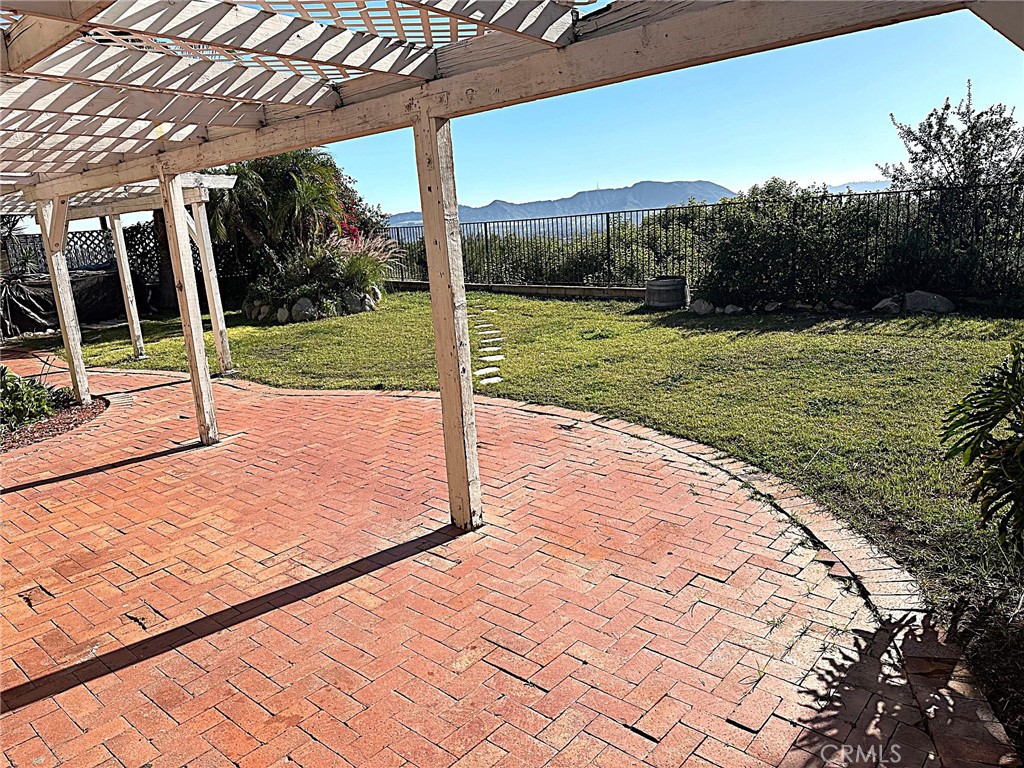 Residential Lease for rent at 3033 Amigos Drive, Burbank, Los Angeles County CA featuring 4 beds and 2 baths