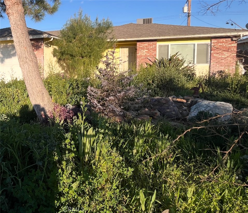 Residential for sale at 334 N Argyle St, Porterville CA featuring 3 beds and 2 baths