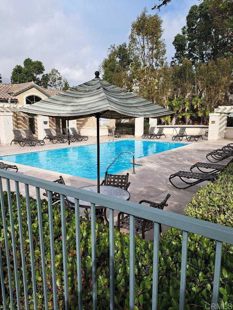 Residential Lease for rent at 3504 Caminito El Rincon 5, San Diego, San Diego County CA featuring 2 beds and 2 baths