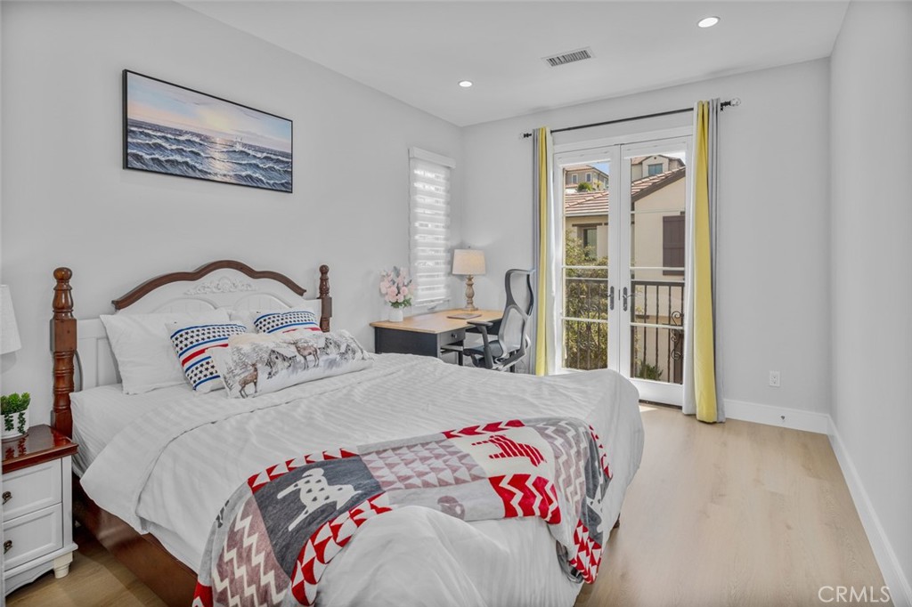 Residential Lease for rent at 107 Tritone, Irvine CA featuring 1 bed and 1 bath