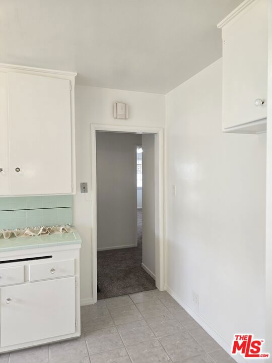 Residential Lease for rent at 6243 S Fairfax Avenue, Los Angeles, Los Angeles County CA featuring 2 beds and 1 bath