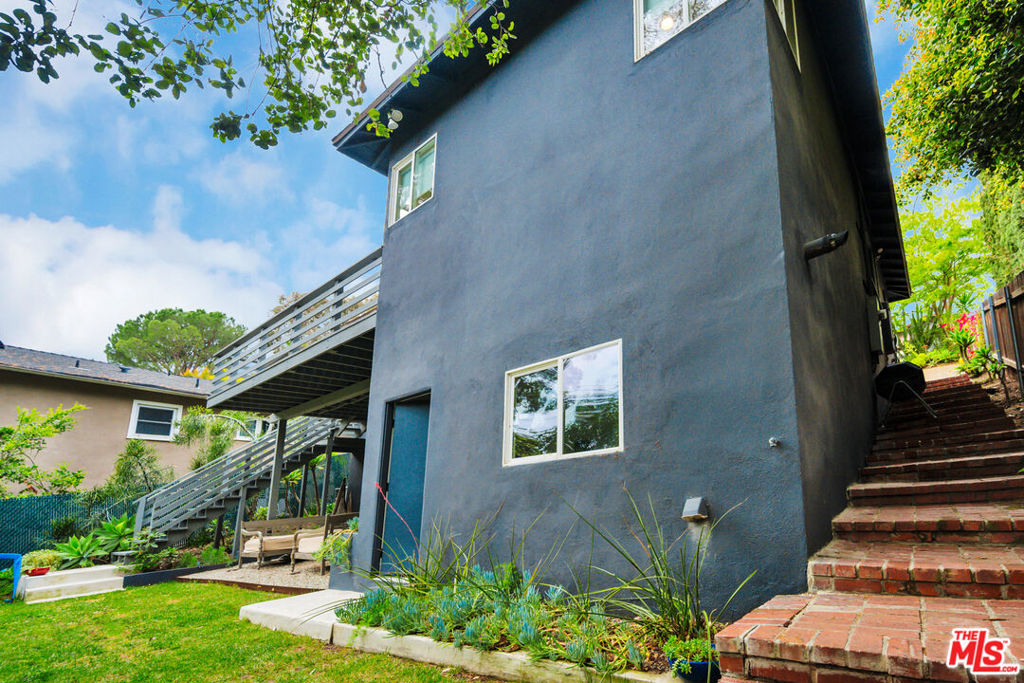 Residential Lease for rent at 380 Tamarac Drive, Pasadena, Los Angeles County CA featuring 3 beds and 1 bath