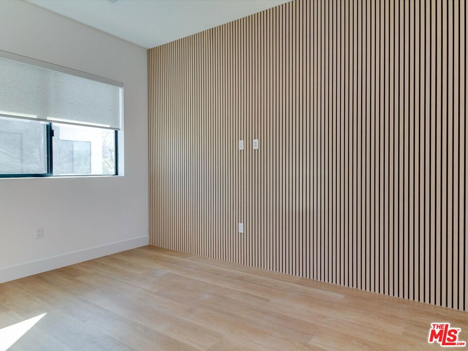 Residential Lease for rent at 2817 S Redondo Boulevard, Los Angeles, Los Angeles County CA featuring 3 beds and 3 baths