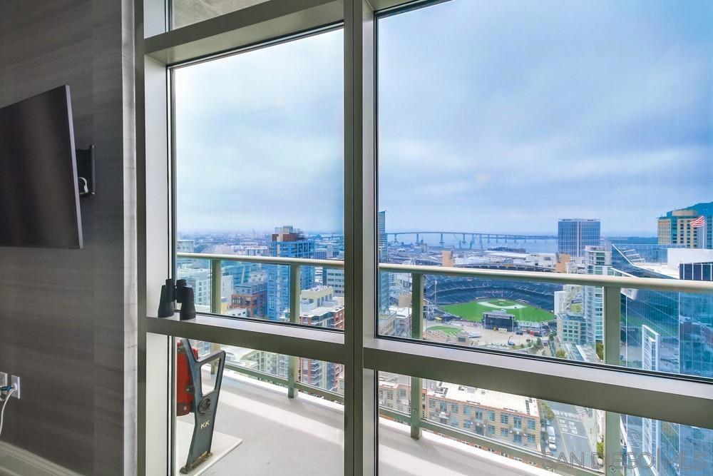 Residential Lease for rent at 800 The Mark Ln 2801, San Diego, San Diego County CA featuring 2 beds and 3 baths