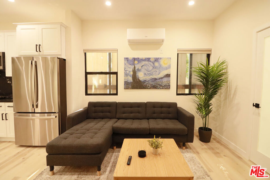 Residential Lease for rent at 9040 Phyllis Avenue E, West Hollywood CA featuring 1 bed and 2 baths