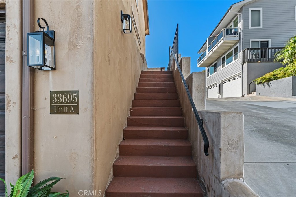 Residential Lease for rent at 33695 Blue Lantern A, Dana Point CA featuring 2 beds and 3 baths