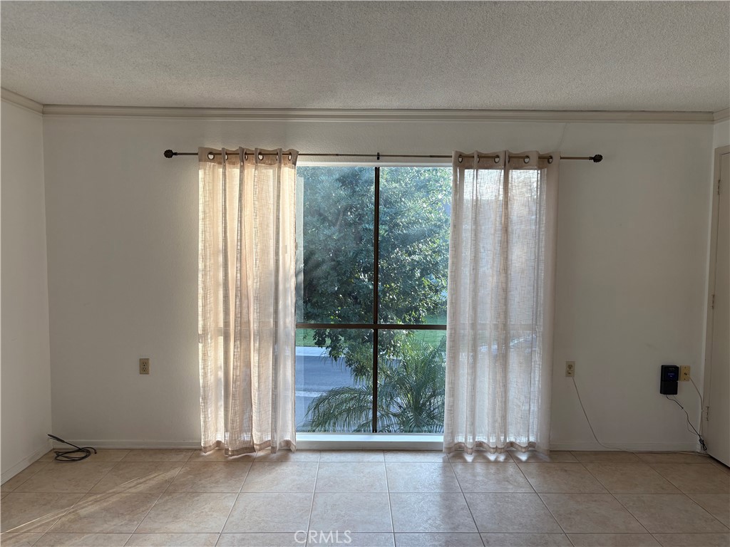 Residential for sale at 925 AVE MAJORCA O, Laguna Woods CA featuring 1 bed and 1 bath