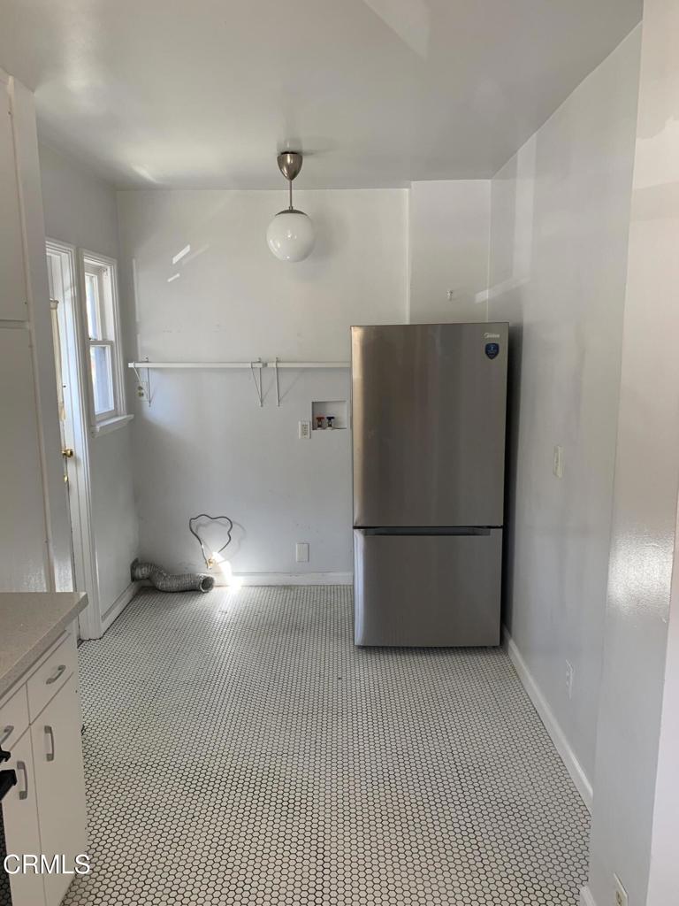 Residential Lease for rent at 1115 Neola Street, Los Angeles, Los Angeles County CA featuring 3 beds and 1 bath