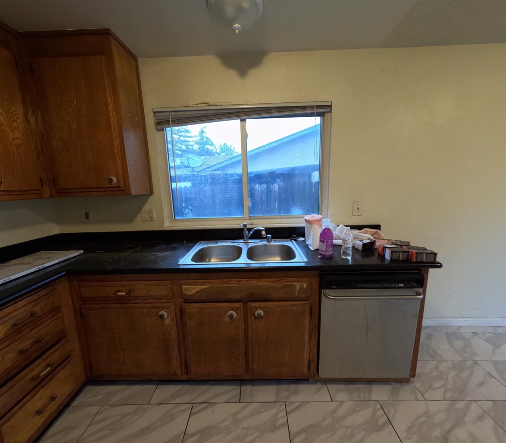 Residential for sale at 2121 2121 Apricot Ct, Pittsburg CA featuring 3 beds and 2 baths