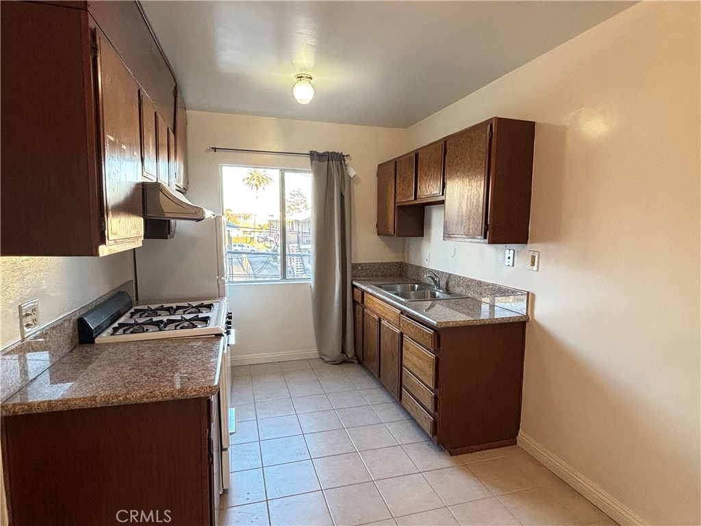 Residential Lease for rent at 124 S Olive B, Alhambra CA featuring 1 bed and 1 bath