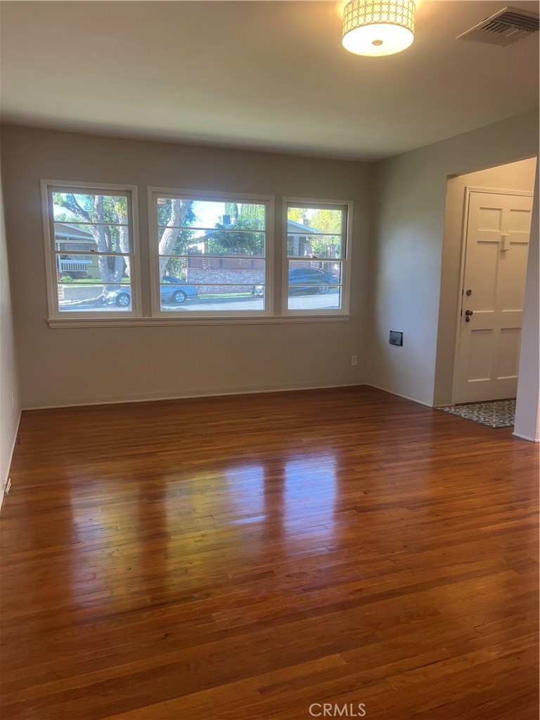 Residential Lease for rent at 810 E Tujunga, Burbank, Los Angeles County CA featuring 2 beds and 1 bath