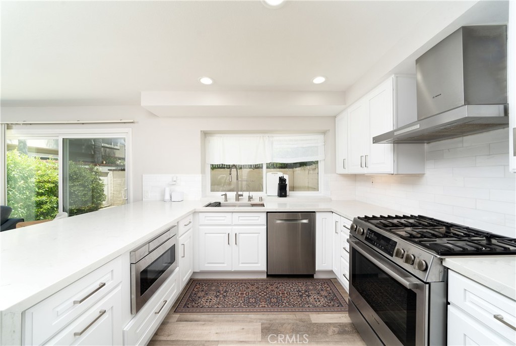 Residential Lease for rent at 13400 Via Alicante, Tustin CA featuring 3 beds and 3 baths