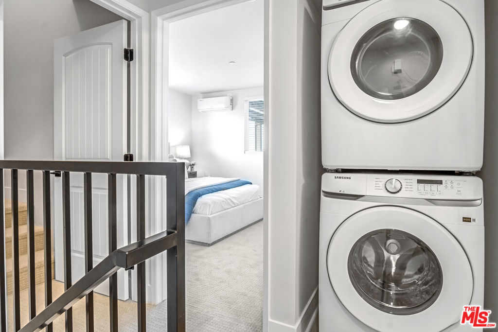 Residential Lease for rent at 10035 S Western Avenue 4, Los Angeles, Los Angeles County CA featuring 2 beds and 2 baths