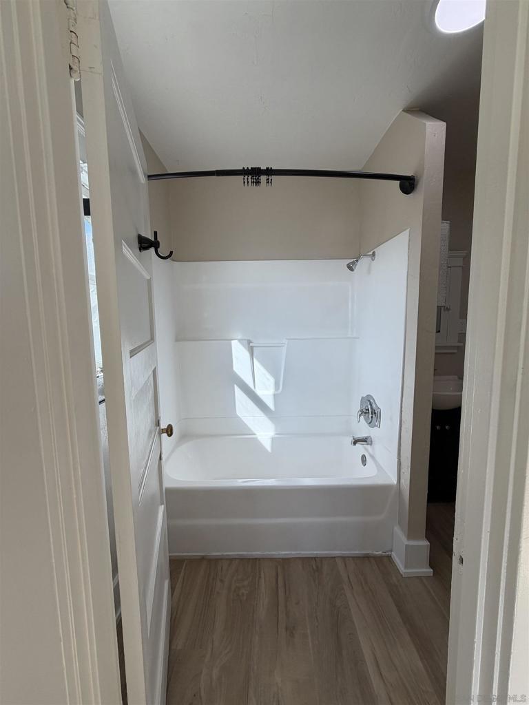 Residential Lease for rent at 2473 Market 6, San Diego, San Diego County CA featuring 1 bed and 1 bath