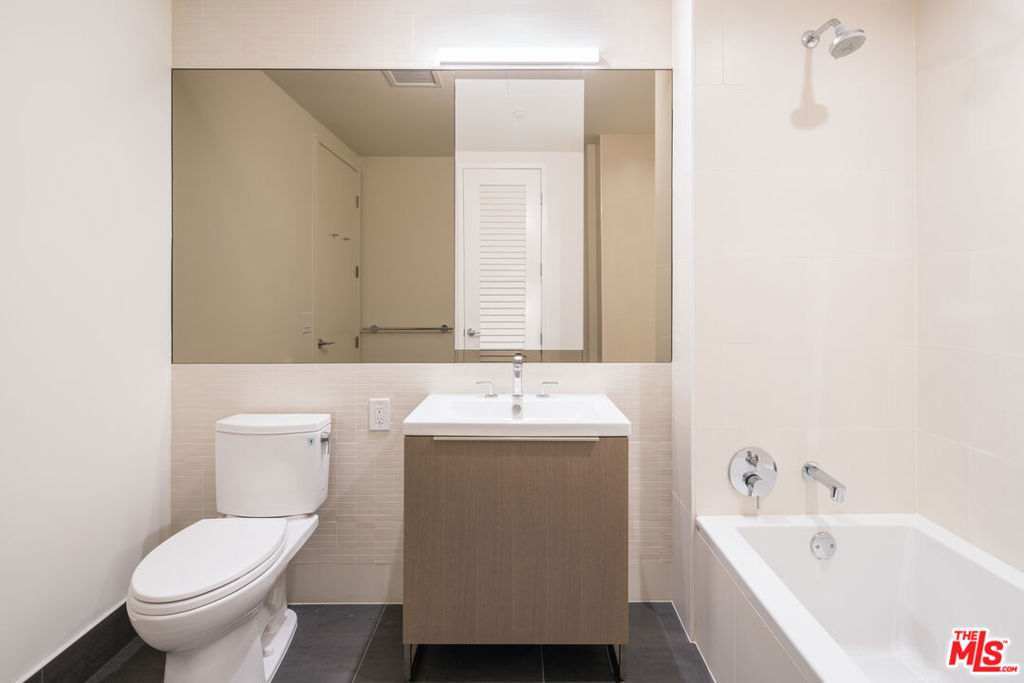 Residential Lease for rent at 889 Francisco Street 3010, Los Angeles, Los Angeles County CA featuring 1 bed and 1 bath