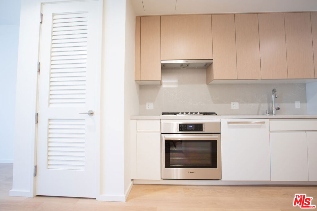 Residential Lease for rent at 877 Francisco Street 719, Los Angeles, Los Angeles County CA and 1 bath