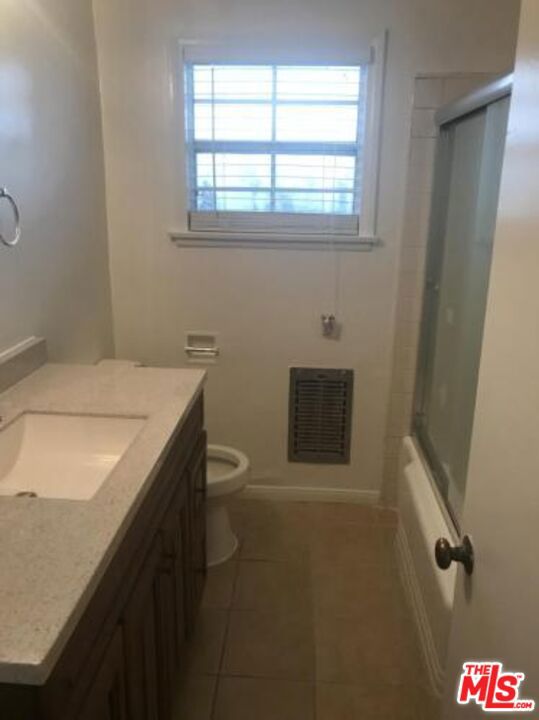 Residential Lease for rent at 6128 CASHIO Street 1, Los Angeles, Los Angeles County CA featuring 1 bed and 1 bath