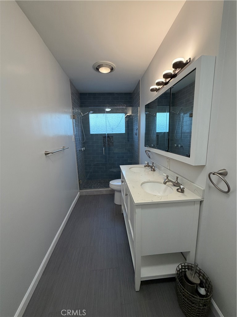 Residential Lease for rent at 770 Junipero Avenue, Long Beach, Los Angeles County CA featuring 2 beds and 2 baths