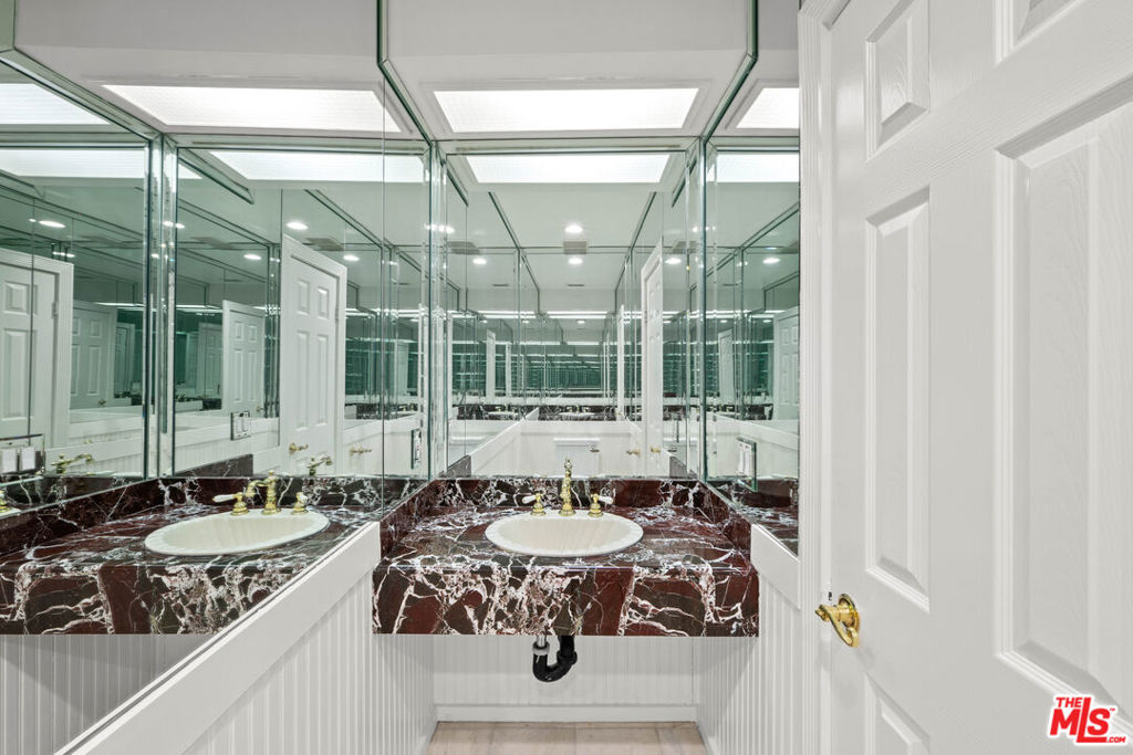 Residential Lease for rent at 500 Smithwood Drive, Beverly Hills, Los Angeles County CA featuring 3 beds and 4 baths