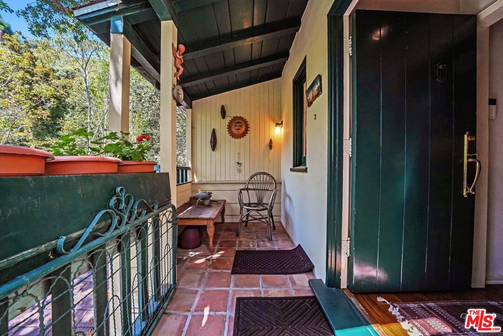 Residential Lease for rent at 7503 Willow Glen Road, Los Angeles, Los Angeles County CA featuring 3 beds and 2 baths