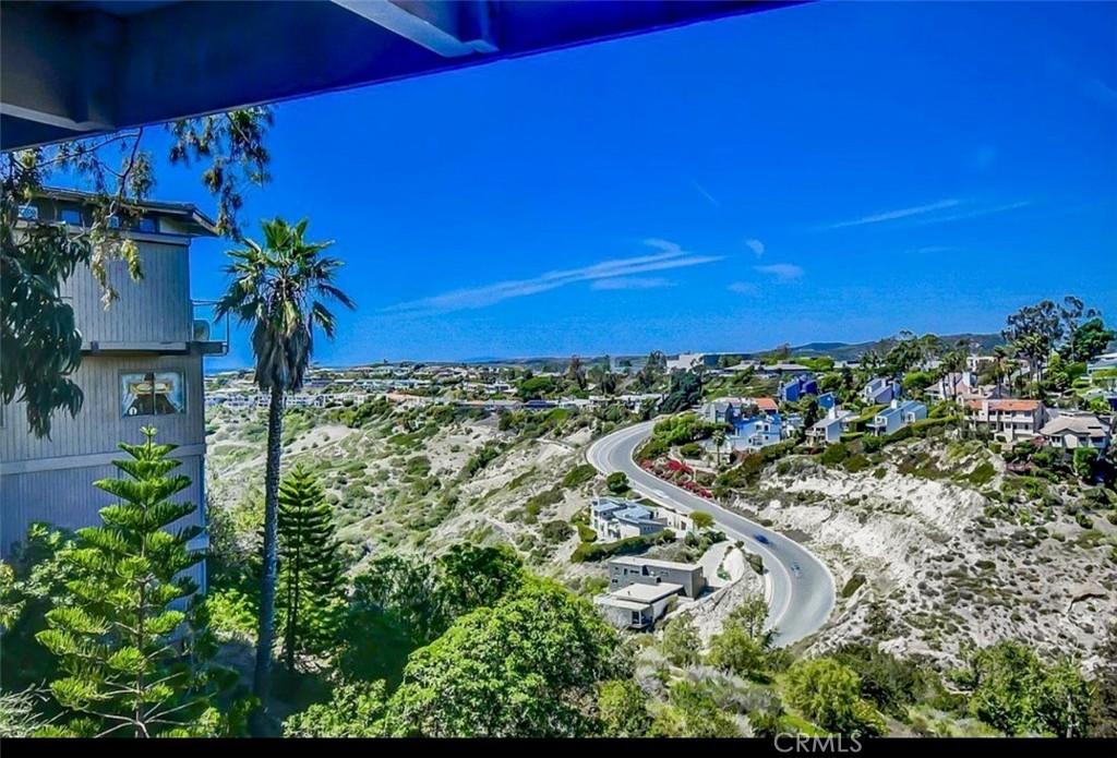 Residential Lease for rent at 2370 Temple Hills Dr, Laguna Beach CA featuring 2 beds and 3 baths