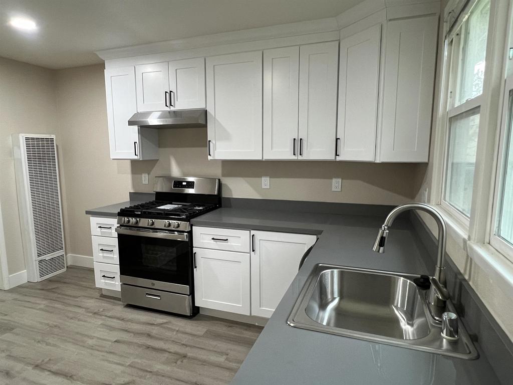 Residential Lease for rent at 3954 3954 Railroad Ave, Pittsburg CA featuring 2 beds and 2 baths