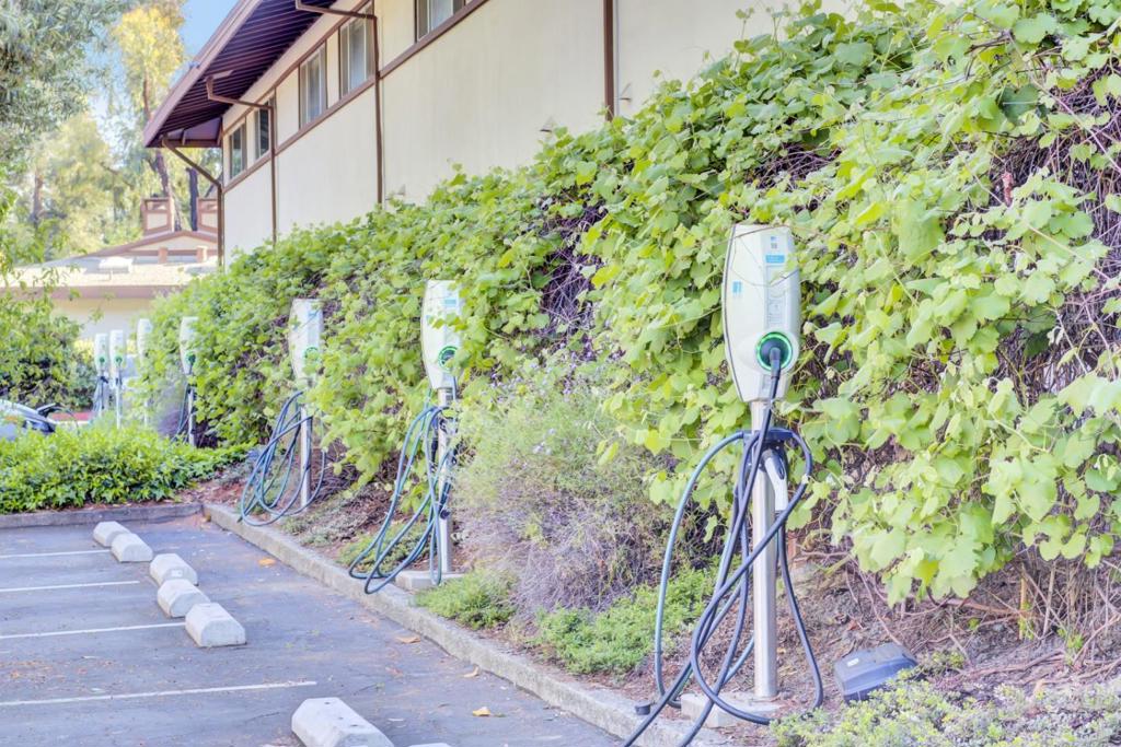 Active for sale at Mountain View, CA, Mountain View, CA CA and 1 bath