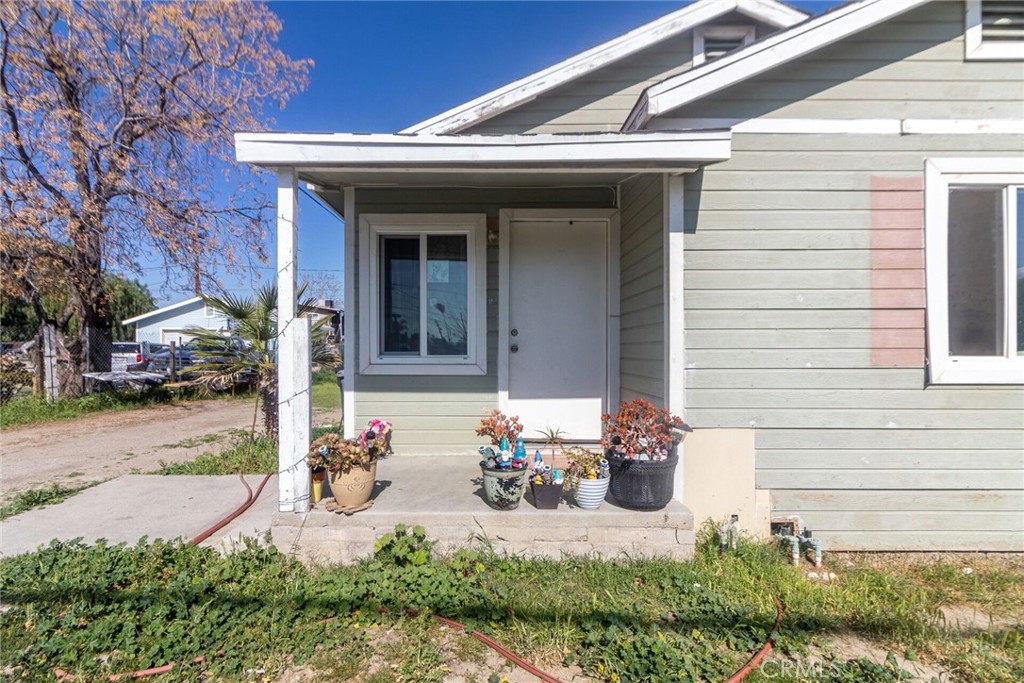 Residential for sale at 445 E Main, San Jacinto CA featuring 1 bed and 1 bath