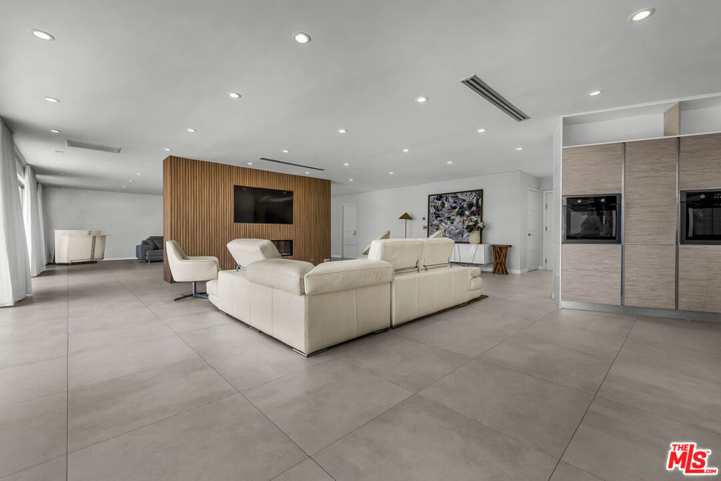 Residential Lease for rent at 849 Glenmere Way, Los Angeles, Los Angeles County CA featuring 5 beds and 5 baths