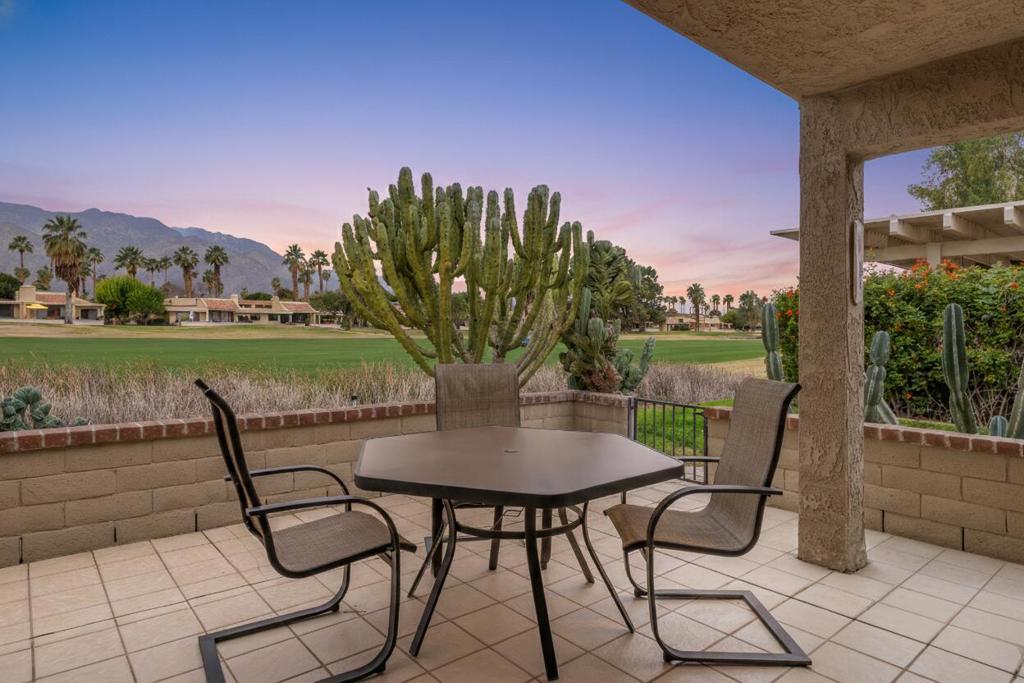 Residential for sale at 2971 Calle Loreto, Palm Springs CA featuring 2 beds and 2 baths