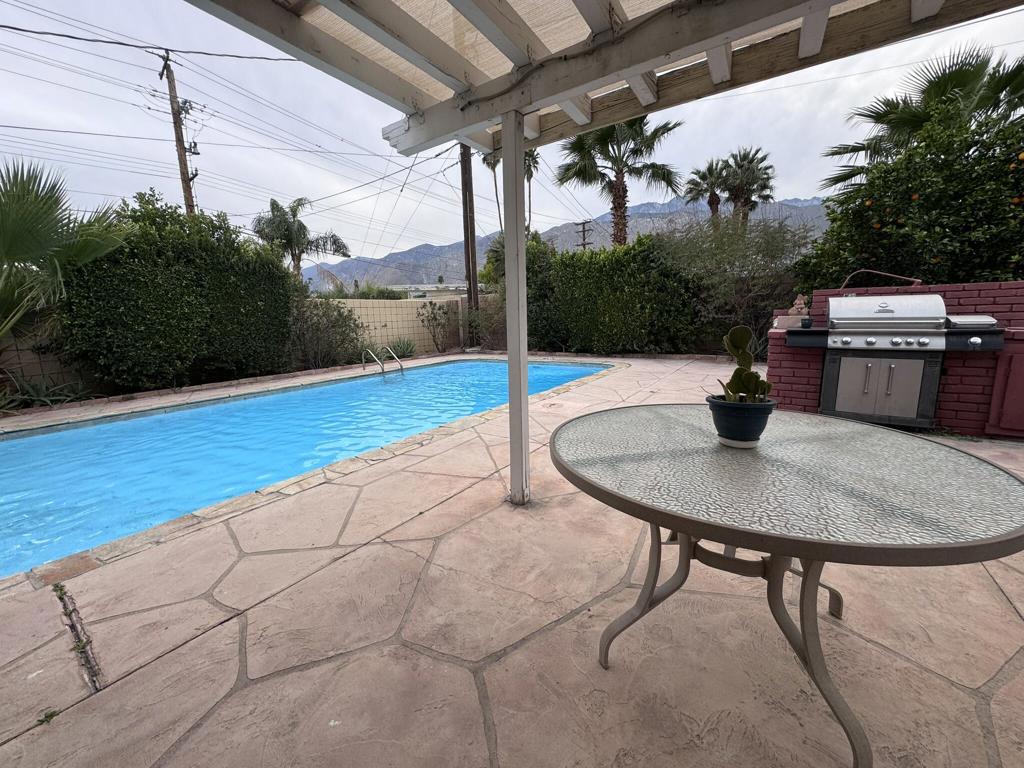 Residential for sale at 533 N Sunrise Way, Palm Springs CA featuring 2 beds and 2 baths
