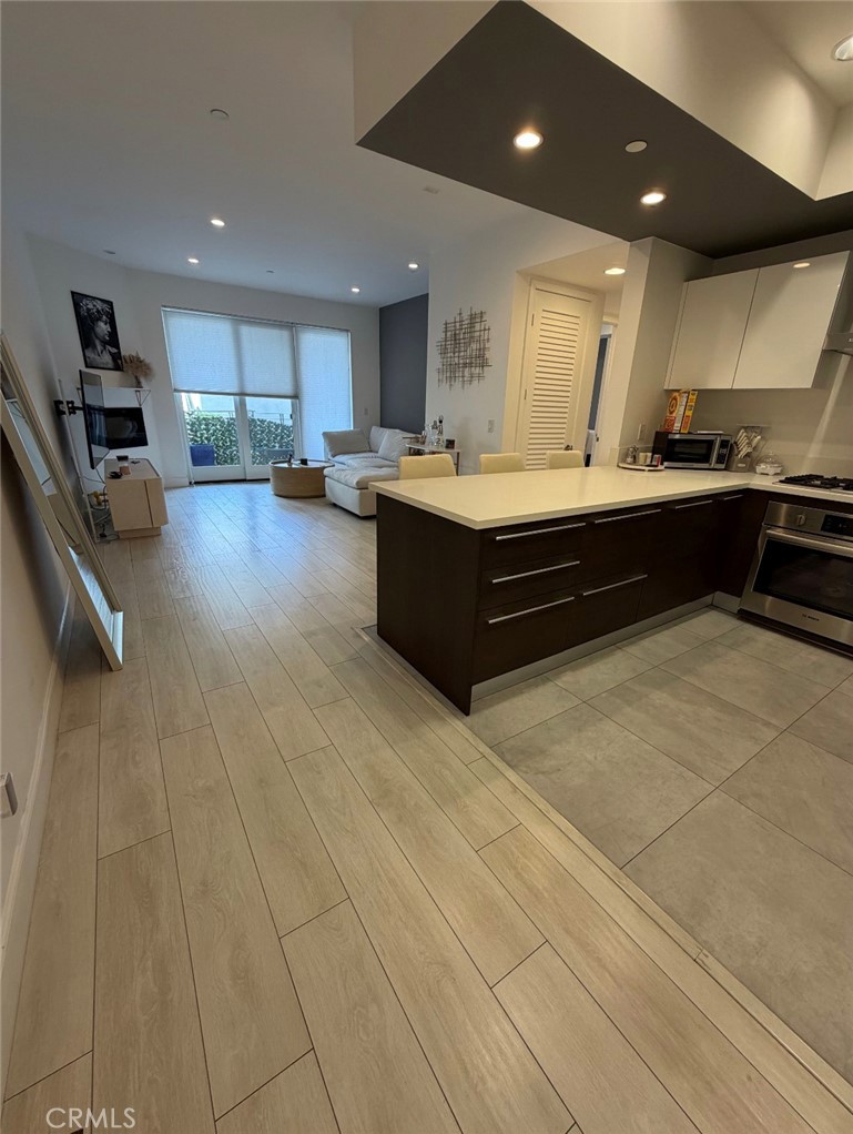 Residential Lease for rent at 118 S Kenwood 404, Glendale CA featuring 1 bed and 1 bath