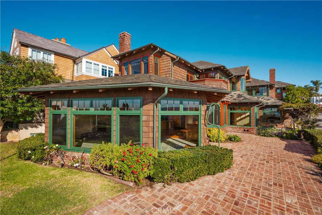 Residential Lease for rent at 811 6th, Manhattan Beach CA featuring 5 beds and 5 baths