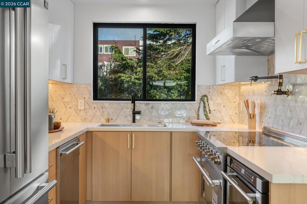 Residential for sale at 2114 2114 40Th Ave, San Francisco CA featuring 3 beds and 2 baths