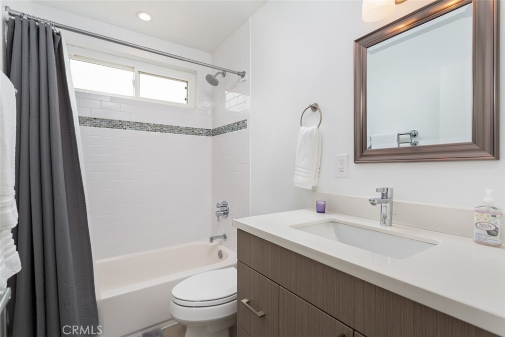 Residential Lease for rent at 607 Hilvanar, Newport Beach CA featuring 4 beds and 3 baths