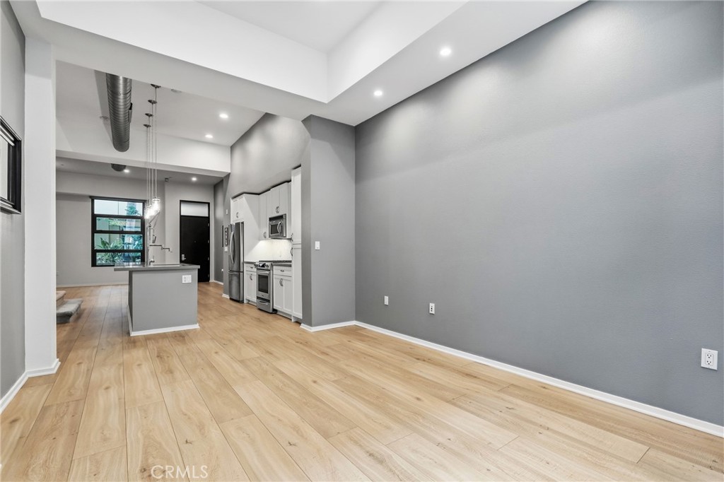 Residential Lease for rent at 133 The Promenade N 118, Long Beach CA featuring 2 beds and 3 baths