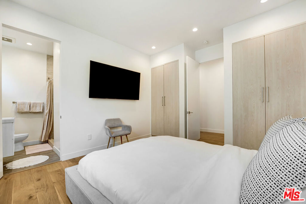 Residential Lease for rent at 418 N Stanley Avenue 418 1/2, Los Angeles, Los Angeles County CA featuring 2 beds and 3 baths