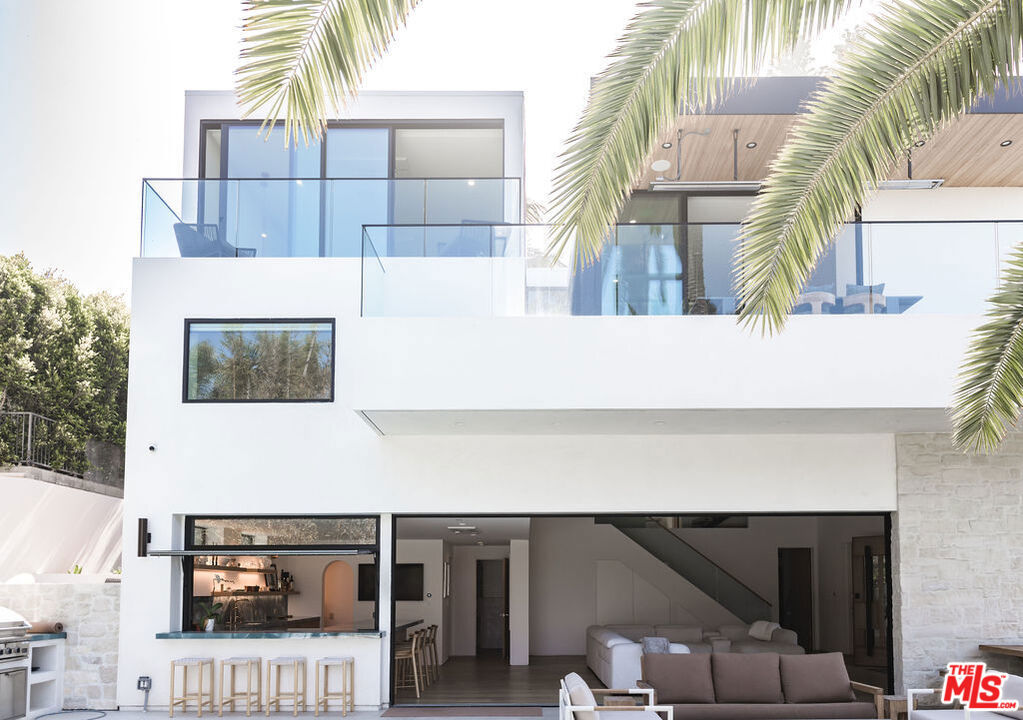 Residential Lease for rent at 606 N Ardmore Avenue, Manhattan Beach CA featuring 5 beds and 5 baths