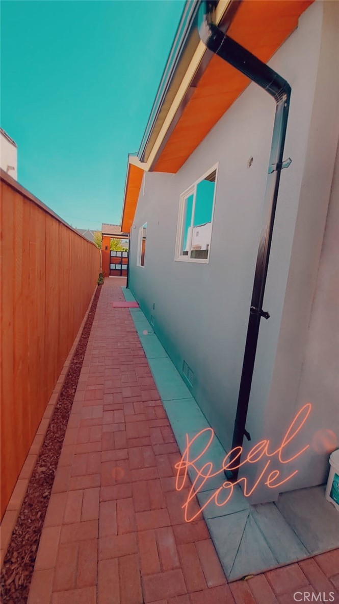 Residential Lease for rent at 2617 W 77th, Inglewood, Los Angeles County CA featuring 2 beds and 1 bath