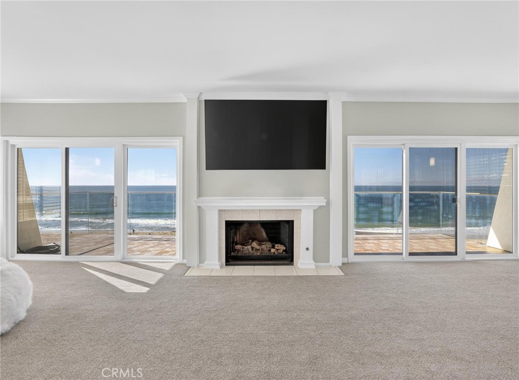 Residential Lease for rent at 703 Esplanade 4, Redondo Beach CA featuring 3 beds and 3 baths