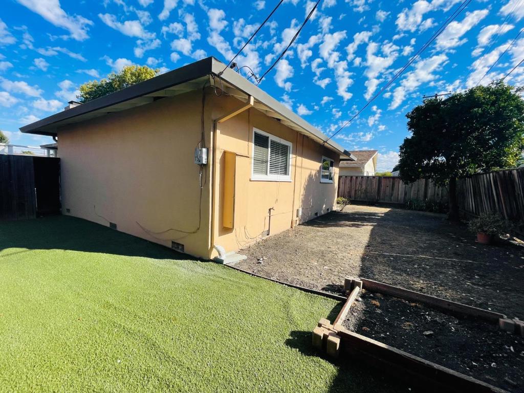 Residential Lease for rent at 2186 San Rafael, Santa Clara, Santa Clara County CA featuring 3 beds and 2 baths