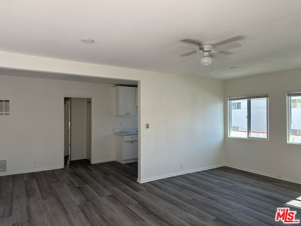 Residential Lease for rent at 342 1/2 S Serrano Avenue, Los Angeles, Los Angeles County CA featuring 1 bed and 1 bath