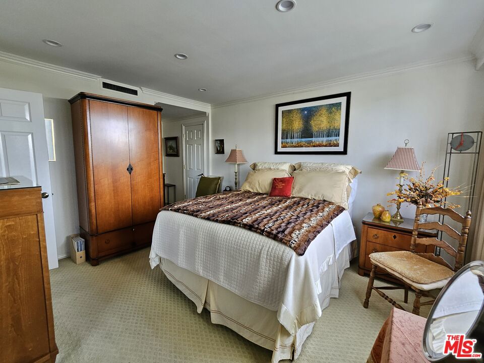 Residential Lease for rent at 2160 Century 405, Los Angeles, Los Angeles County CA featuring 1 bed and 2 baths