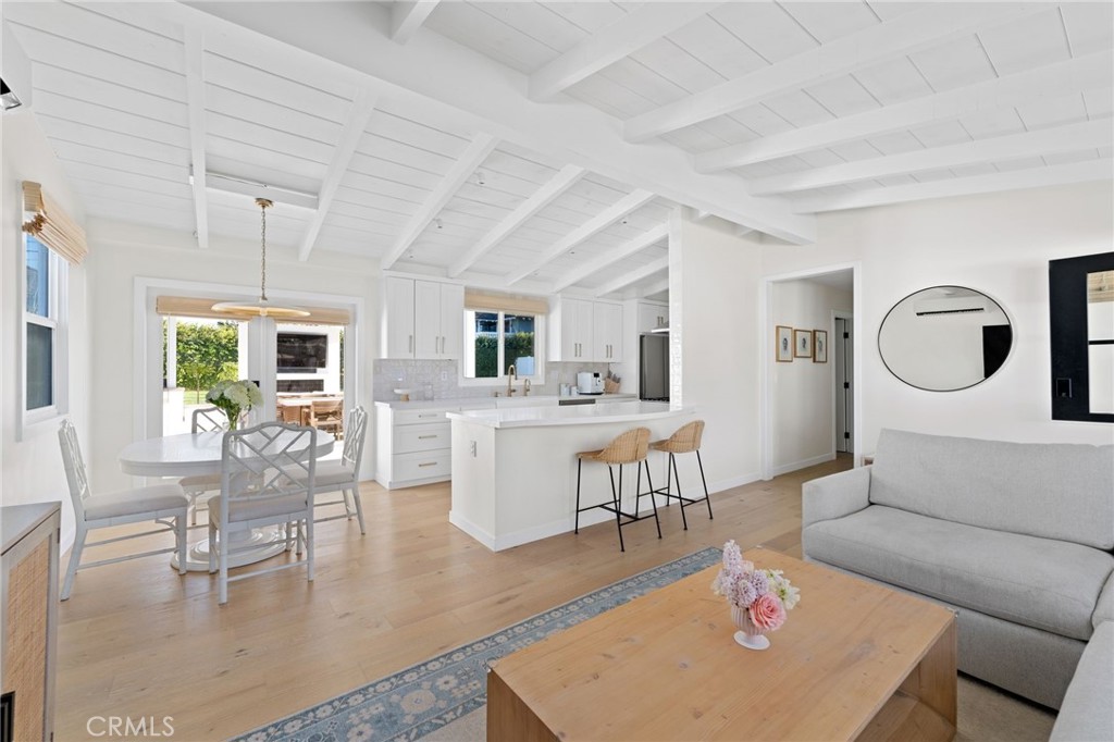 Residential Lease for rent at 2590 Willo, Costa Mesa CA featuring 2 beds and 1 bath