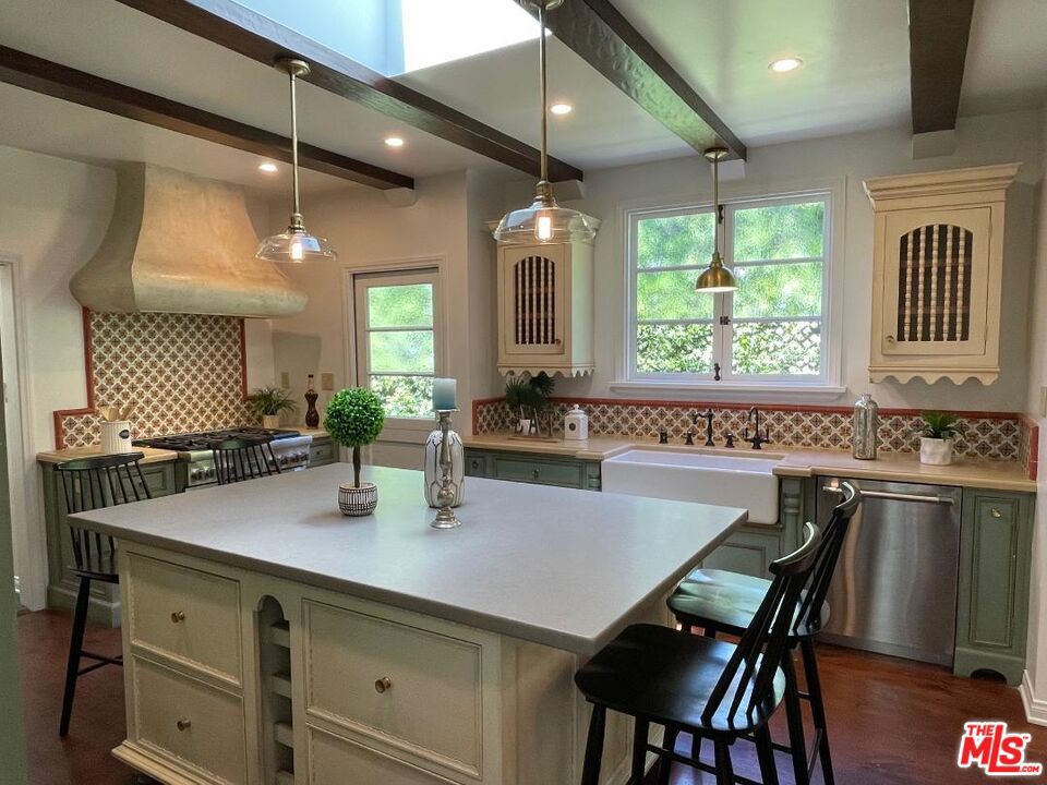 Residential Lease for rent at 309 S Crescent Drive, Beverly Hills, Los Angeles County CA featuring 4 beds and 4 baths