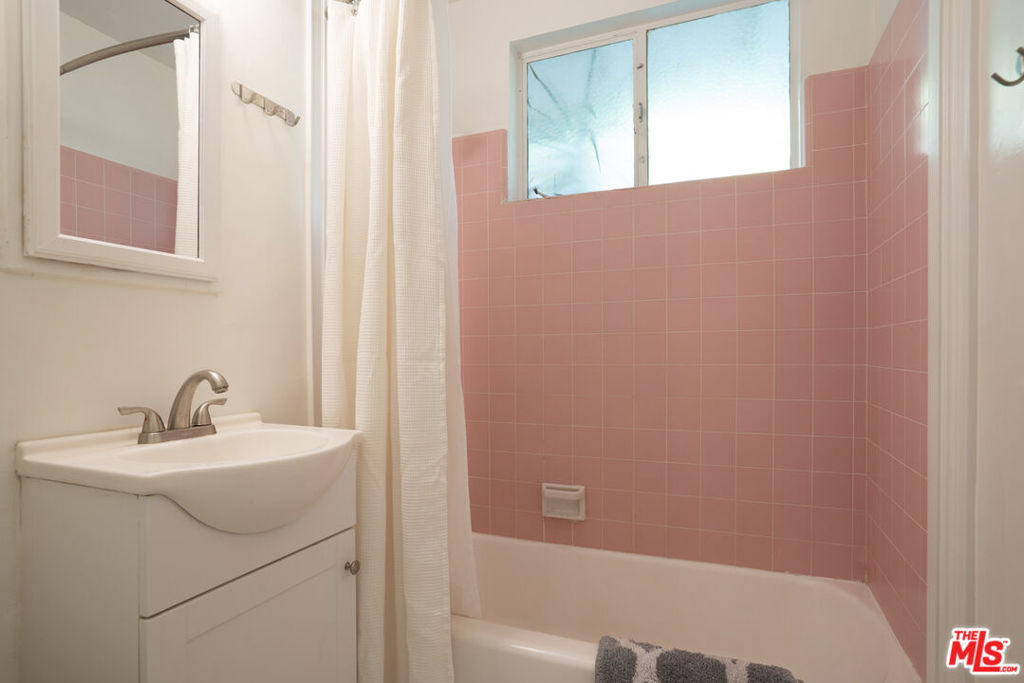 Residential Lease for rent at 459 E Avenida Olancha 1, Palm Springs CA featuring 1 bed and 1 bath