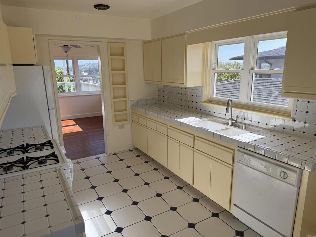Residential Lease for rent at 1040 Shafer Street, Oceanside CA featuring 3 beds and 2 baths